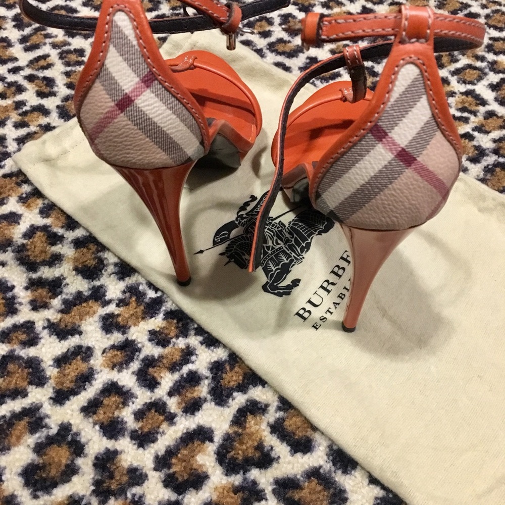 Burberry Women's Orange Sandals - Picture 3 of 4